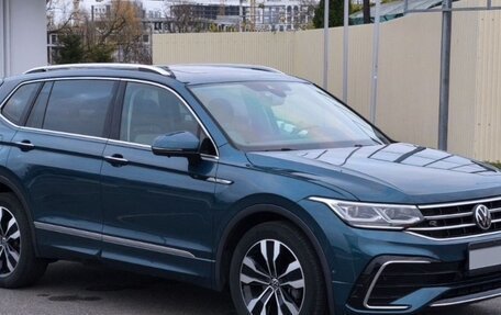 Volkswagen Tiguan II, 2021 год, 4 800 000 рублей, 3 фотография