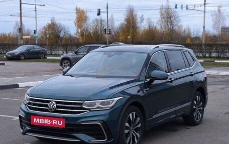 Volkswagen Tiguan II, 2021 год, 4 800 000 рублей, 2 фотография