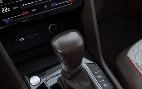 Volkswagen Tiguan II, 2021 год, 4 800 000 рублей, 8 фотография