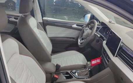 Volkswagen Tiguan II, 2021 год, 4 800 000 рублей, 19 фотография