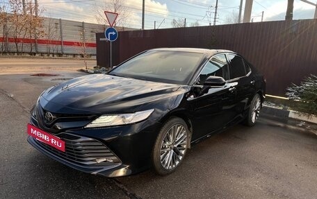 Toyota Camry, 2020 год, 3 000 000 рублей, 2 фотография
