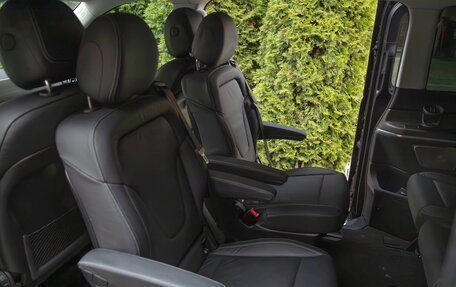 Mercedes-Benz V-Класс, 2024 год, 10 250 000 рублей, 29 фотография