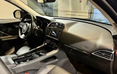 Jaguar F-Pace, 2018 год, 3 300 000 рублей, 18 фотография