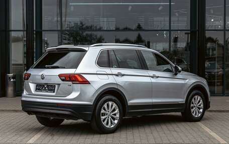 Volkswagen Tiguan II, 2019 год, 1 985 000 рублей, 6 фотография