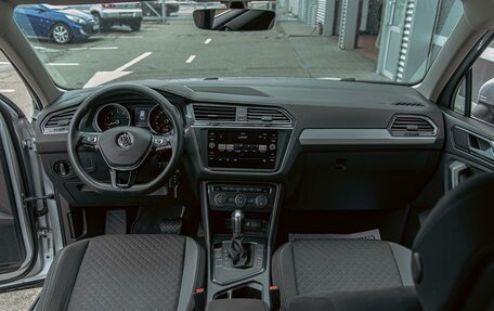 Volkswagen Tiguan II, 2019 год, 1 985 000 рублей, 17 фотография