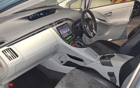 Toyota Prius, 2015 год, 1 180 000 рублей, 9 фотография