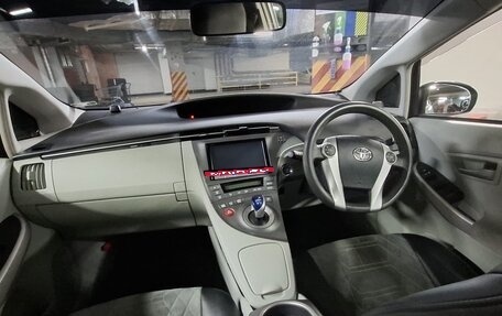 Toyota Prius, 2015 год, 1 180 000 рублей, 8 фотография