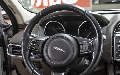 Jaguar F-Pace, 2016 год, 2 300 000 рублей, 13 фотография