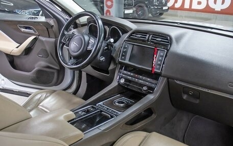 Jaguar F-Pace, 2016 год, 2 300 000 рублей, 10 фотография