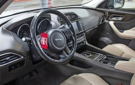 Jaguar F-Pace, 2016 год, 2 300 000 рублей, 14 фотография