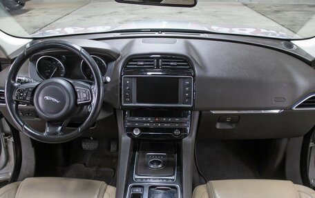 Jaguar F-Pace, 2016 год, 2 300 000 рублей, 15 фотография