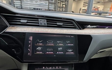 Audi e-tron I, 2019 год, 4 449 999 рублей, 3 фотография