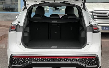 Volkswagen Tiguan, 2025 год, 5 090 000 рублей, 35 фотография