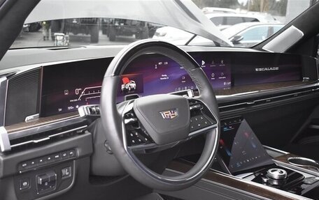 Cadillac Escalade V, 2025 год, 20 533 568 рублей, 15 фотография