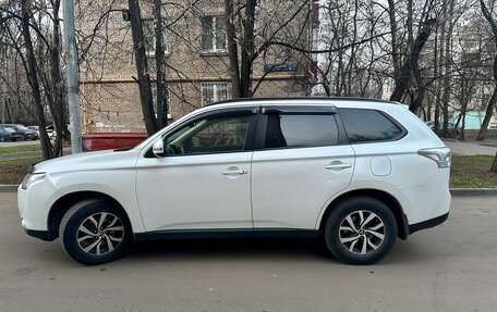Mitsubishi Outlander III рестайлинг 3, 2013 год, 1 880 000 рублей, 2 фотография