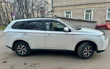 Mitsubishi Outlander III рестайлинг 3, 2013 год, 1 880 000 рублей, 7 фотография