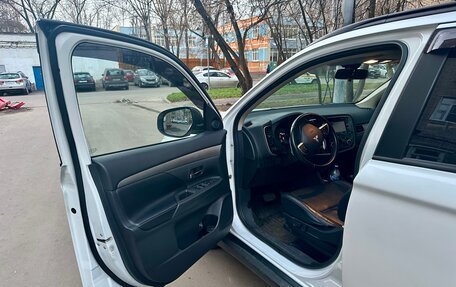 Mitsubishi Outlander III рестайлинг 3, 2013 год, 1 880 000 рублей, 9 фотография