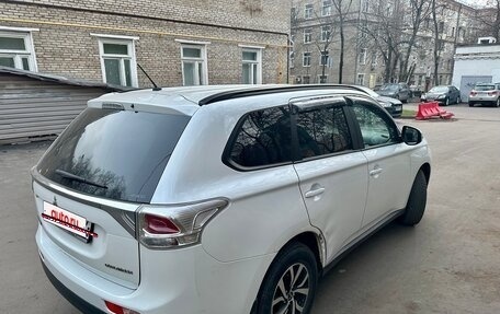 Mitsubishi Outlander III рестайлинг 3, 2013 год, 1 880 000 рублей, 4 фотография