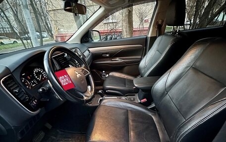 Mitsubishi Outlander III рестайлинг 3, 2013 год, 1 880 000 рублей, 11 фотография