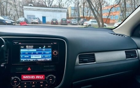 Mitsubishi Outlander III рестайлинг 3, 2013 год, 1 880 000 рублей, 10 фотография