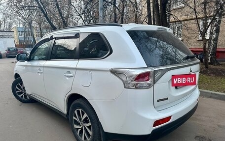 Mitsubishi Outlander III рестайлинг 3, 2013 год, 1 880 000 рублей, 5 фотография