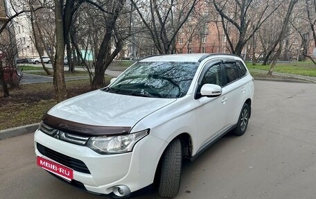 Mitsubishi Outlander III рестайлинг 3, 2013 год, 1 880 000 рублей, 3 фотография
