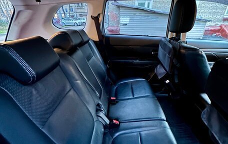 Mitsubishi Outlander III рестайлинг 3, 2013 год, 1 880 000 рублей, 14 фотография