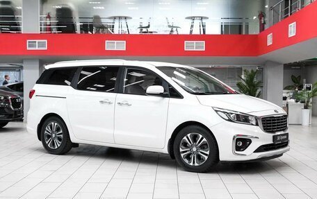 KIA Carnival III, 2018 год, 2 599 000 рублей, 2 фотография