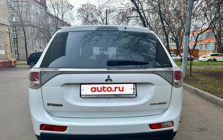 Mitsubishi Outlander III рестайлинг 3, 2013 год, 1 880 000 рублей, 6 фотография