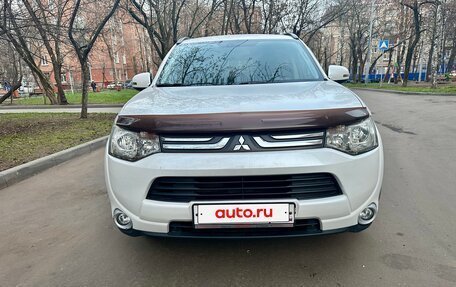 Mitsubishi Outlander III рестайлинг 3, 2013 год, 1 880 000 рублей, 8 фотография