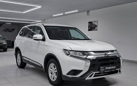 Mitsubishi Outlander III рестайлинг 3, 2018 год, 1 850 000 рублей, 7 фотография
