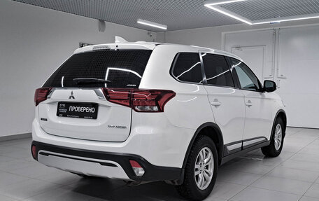 Mitsubishi Outlander III рестайлинг 3, 2018 год, 1 850 000 рублей, 9 фотография