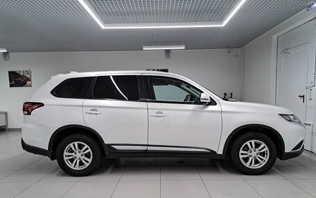 Mitsubishi Outlander III рестайлинг 3, 2018 год, 1 850 000 рублей, 8 фотография