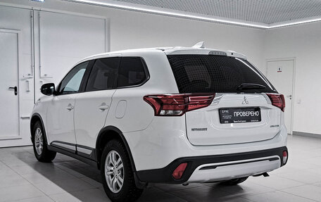 Mitsubishi Outlander III рестайлинг 3, 2018 год, 1 850 000 рублей, 11 фотография