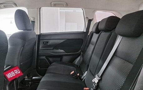 Mitsubishi Outlander III рестайлинг 3, 2018 год, 1 850 000 рублей, 16 фотография