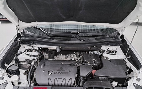 Mitsubishi Outlander III рестайлинг 3, 2018 год, 1 850 000 рублей, 13 фотография