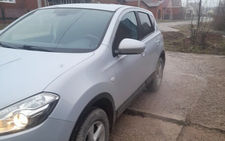 Nissan Qashqai, 2010 год, 840 000 рублей, 2 фотография