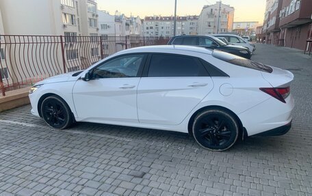 Hyundai Elantra, 2021 год, 2 200 000 рублей, 11 фотография