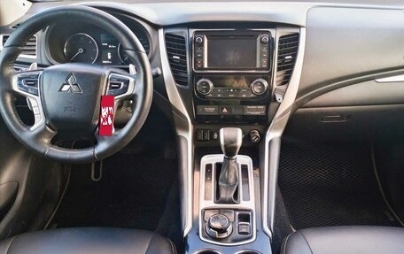 Mitsubishi Pajero Sport III рестайлинг, 2018 год, 2 800 000 рублей, 3 фотография