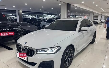 BMW 5 серия, 2022 год, 5 880 000 рублей, 2 фотография