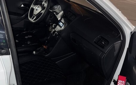 Volkswagen Polo VI (EU Market), 2018 год, 900 000 рублей, 6 фотография