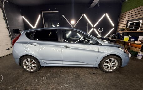 Hyundai Solaris II рестайлинг, 2012 год, 950 000 рублей, 5 фотография