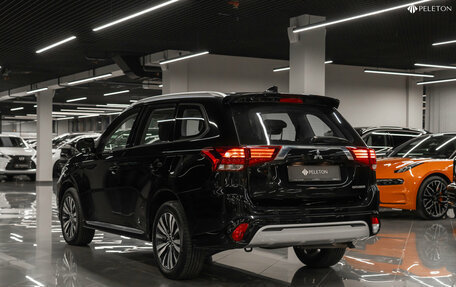 Mitsubishi Outlander III рестайлинг 3, 2022 год, 3 180 000 рублей, 4 фотография