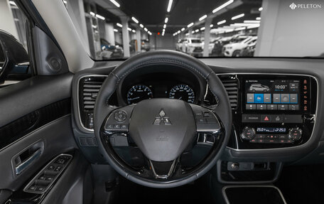 Mitsubishi Outlander III рестайлинг 3, 2022 год, 3 180 000 рублей, 11 фотография