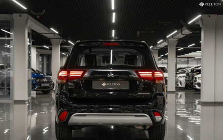 Mitsubishi Outlander III рестайлинг 3, 2022 год, 3 180 000 рублей, 6 фотография