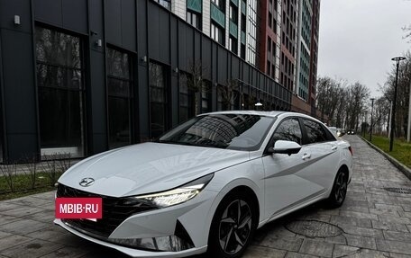 Hyundai Elantra, 2021 год, 2 280 000 рублей, 2 фотография