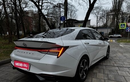 Hyundai Elantra, 2021 год, 2 280 000 рублей, 4 фотография