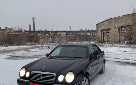 Mercedes-Benz E-Класс, 1997 год, 450 000 рублей, 1 фотография
