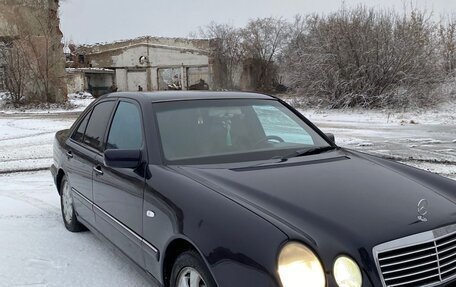 Mercedes-Benz E-Класс, 1997 год, 450 000 рублей, 3 фотография