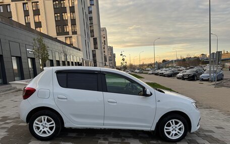Renault Sandero II рестайлинг, 2018 год, 825 000 рублей, 2 фотография